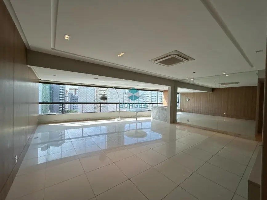 Foto 1 de Apartamento com 3 quartos à venda, 180m2 em Vitória, Salvador - BA