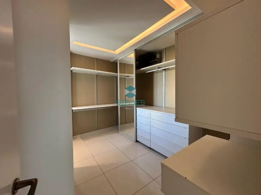 Apartamento com 3 quartos à venda, 180m2 em Vitória, Salvador - BA - imagem 9 Foto 9 de Apartamento com 3 quartos à venda, 180m2 em Vitória, Salvador - BA