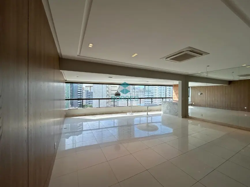 Apartamento com 3 quartos à venda, 180m2 em Vitória, Salvador - BA - imagem 3 Foto 3 de Apartamento com 3 quartos à venda, 180m2 em Vitória, Salvador - BA