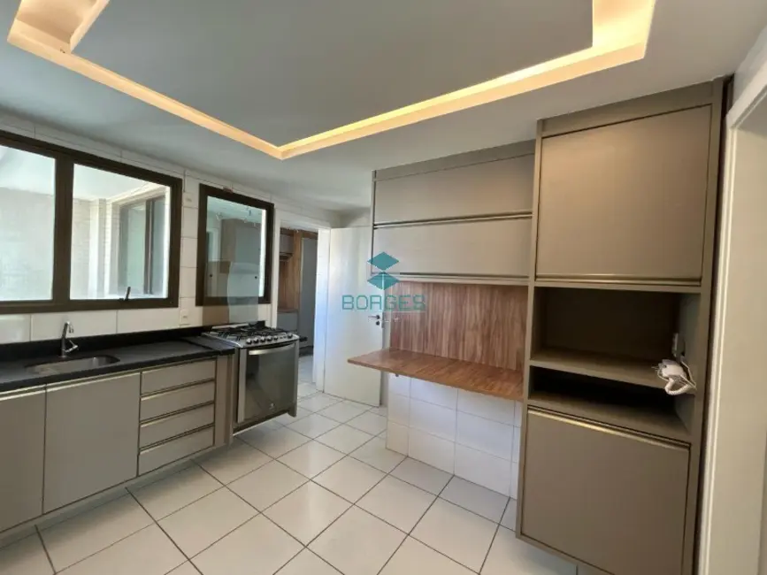 Apartamento com 3 quartos à venda, 180m2 em Vitória, Salvador - BA - imagem 4 Foto 4 de Apartamento com 3 quartos à venda, 180m2 em Vitória, Salvador - BA