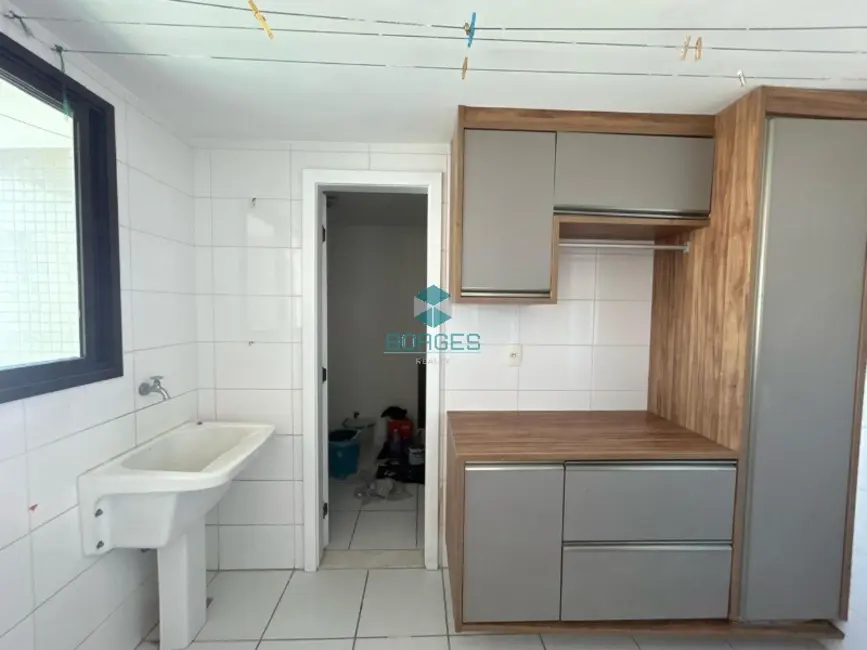 Apartamento com 3 quartos à venda, 180m2 em Vitória, Salvador - BA - imagem 6 Foto 6 de Apartamento com 3 quartos à venda, 180m2 em Vitória, Salvador - BA