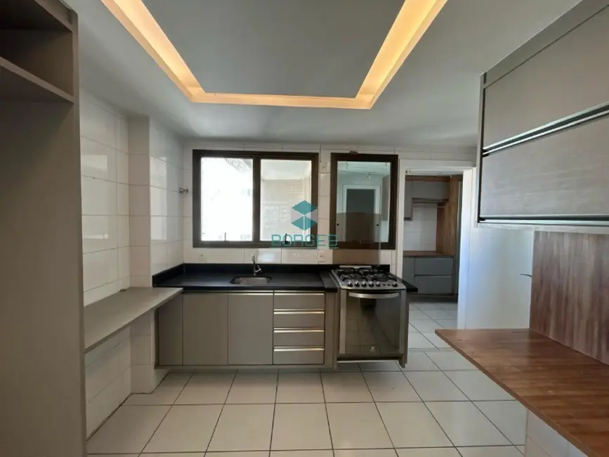 Apartamento com 3 quartos à venda, 180m2 em Vitória, Salvador - BA - imagem 5 Foto 5 de Apartamento com 3 quartos à venda, 180m2 em Vitória, Salvador - BA