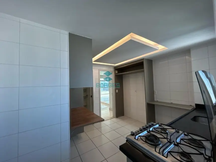 Apartamento com 3 quartos à venda, 180m2 em Vitória, Salvador - BA - imagem 7 Foto 7 de Apartamento com 3 quartos à venda, 180m2 em Vitória, Salvador - BA