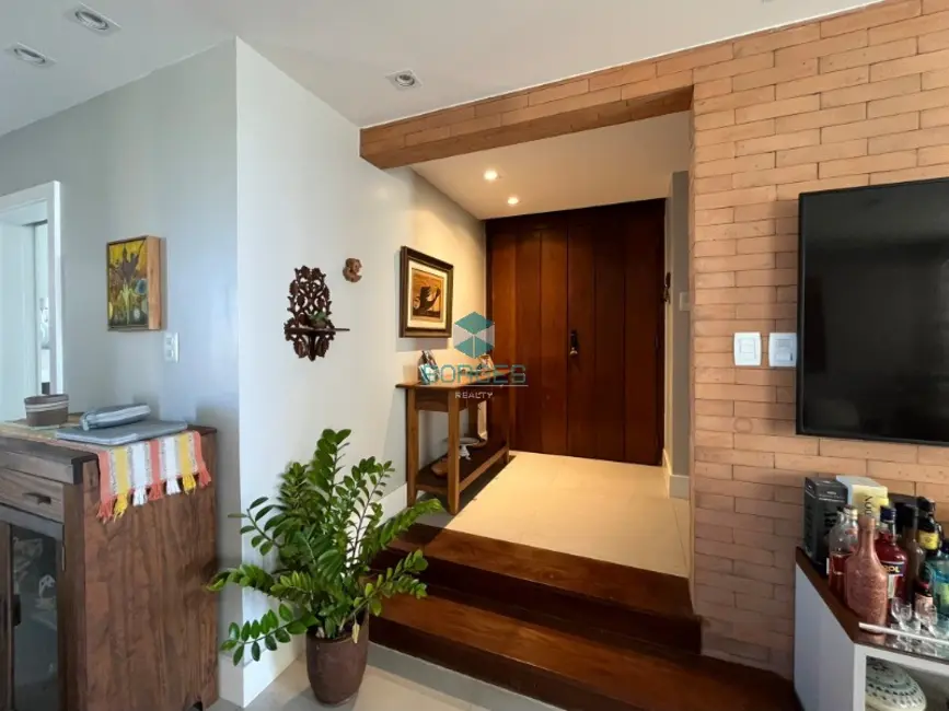 Apartamento com 4 quartos para alugar, 193m2 em Horto Florestal, Salvador - BA - imagem 3 Foto 3 de Apartamento com 4 quartos para alugar, 193m2 em Horto Florestal, Salvador - BA