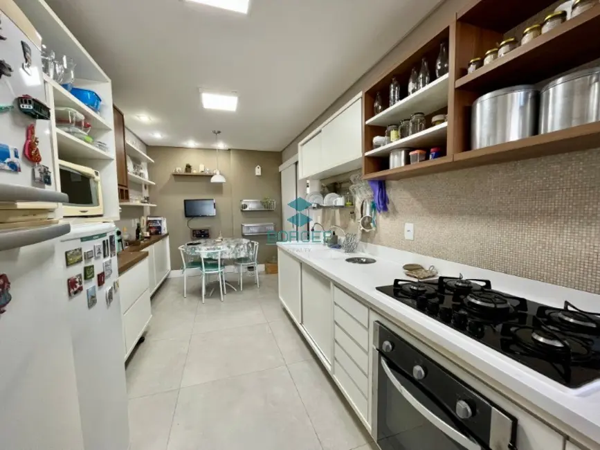 Apartamento com 4 quartos para alugar, 193m2 em Horto Florestal, Salvador - BA - imagem 7 Foto 7 de Apartamento com 4 quartos para alugar, 193m2 em Horto Florestal, Salvador - BA