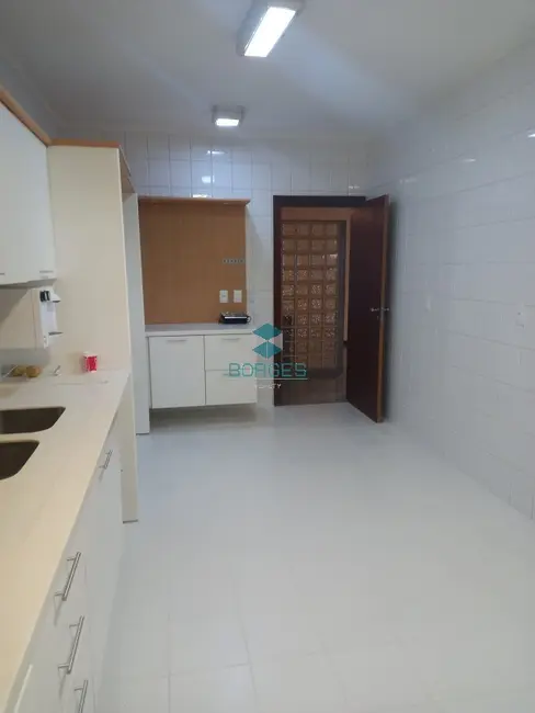 Apartamento com 4 quartos para alugar, 267m2 em Rio Vermelho, Salvador - BA - imagem 3 Foto 3 de Apartamento com 4 quartos para alugar, 267m2 em Rio Vermelho, Salvador - BA