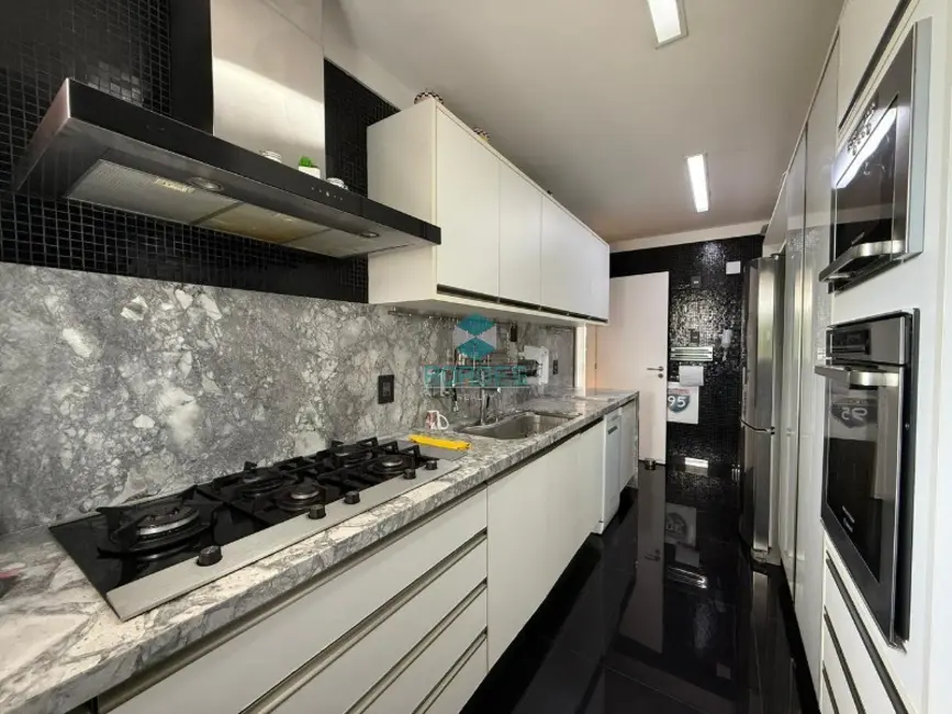 Foto 9 de Apartamento com 3 quartos para alugar, 180m2 em Salvador - BA