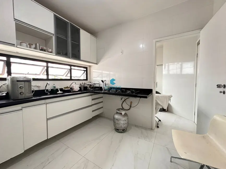 Apartamento com 4 quartos à venda, 144m2 em Jardim Apipema, Salvador - BA - imagem 3 Foto 3 de Apartamento com 4 quartos à venda, 144m2 em Jardim Apipema, Salvador - BA