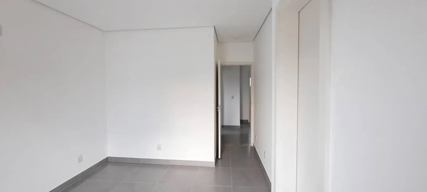 Sobrado com 3 quartos à venda, 100m2 em Chácara Roselândia, Cotia - SP - imagem 3 Foto 3 de Sobrado com 3 quartos à venda, 100m2 em Chácara Roselândia, Cotia - SP