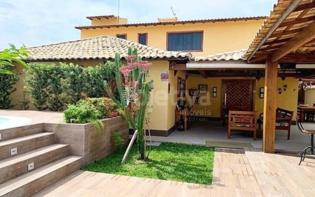 Foto 2 de Casa de Condomínio com 3 quartos à venda, 200m2 em Ogiva, Cabo Frio - RJ