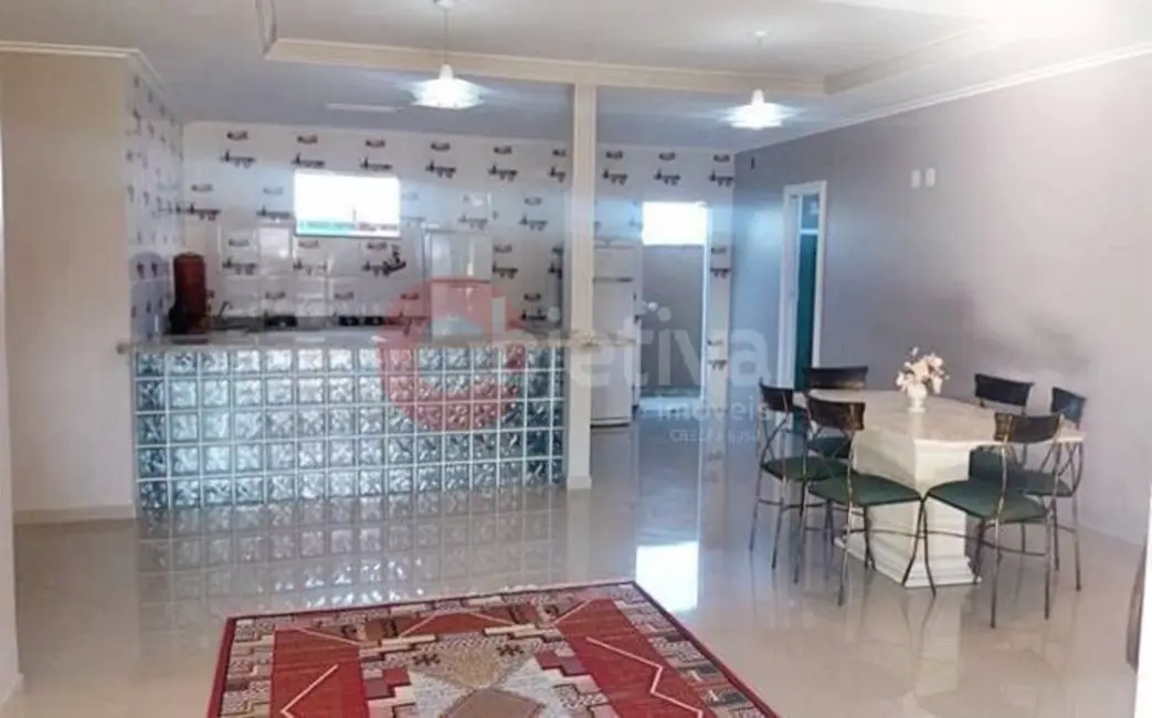 Foto 3 de Casa com 4 quartos à venda, 560m2 em Jardim Peró, Cabo Frio - RJ