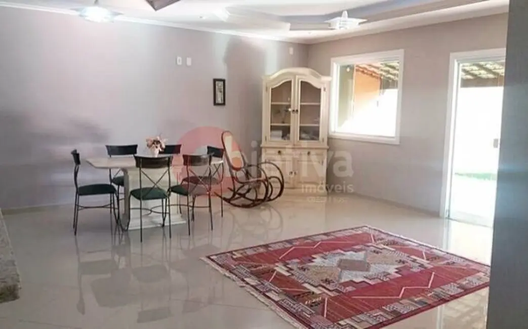 Foto 2 de Casa com 4 quartos à venda, 560m2 em Jardim Peró, Cabo Frio - RJ