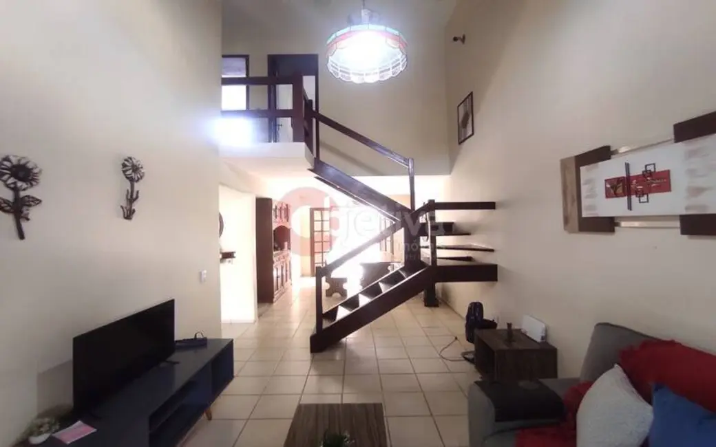 Foto 2 de Casa de Condomínio com 3 quartos à venda, 120m2 em Braga, Cabo Frio - RJ