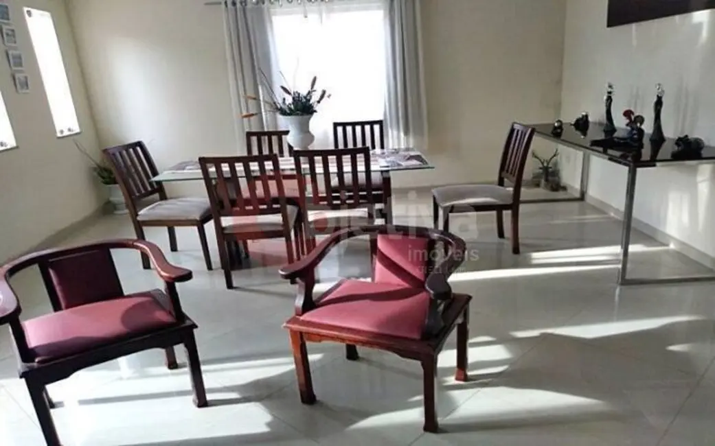 Foto 3 de Casa com 6 quartos à venda, 200m2 em Jardim Excelsior, Cabo Frio - RJ