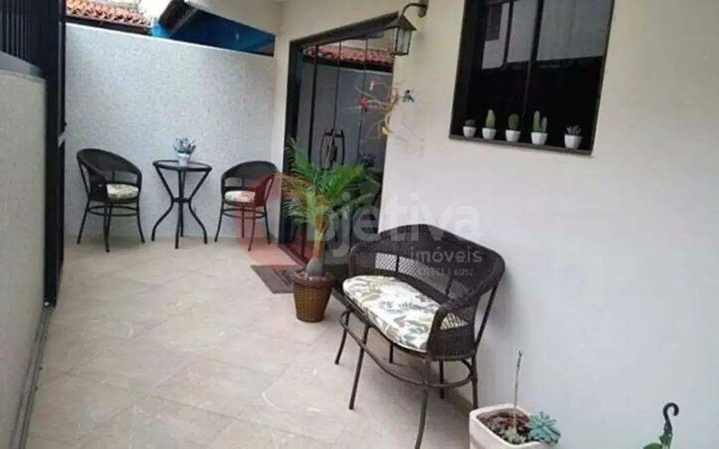Foto 2 de Casa com 3 quartos à venda, 180m2 em Jardim Flamboyant, Cabo Frio - RJ