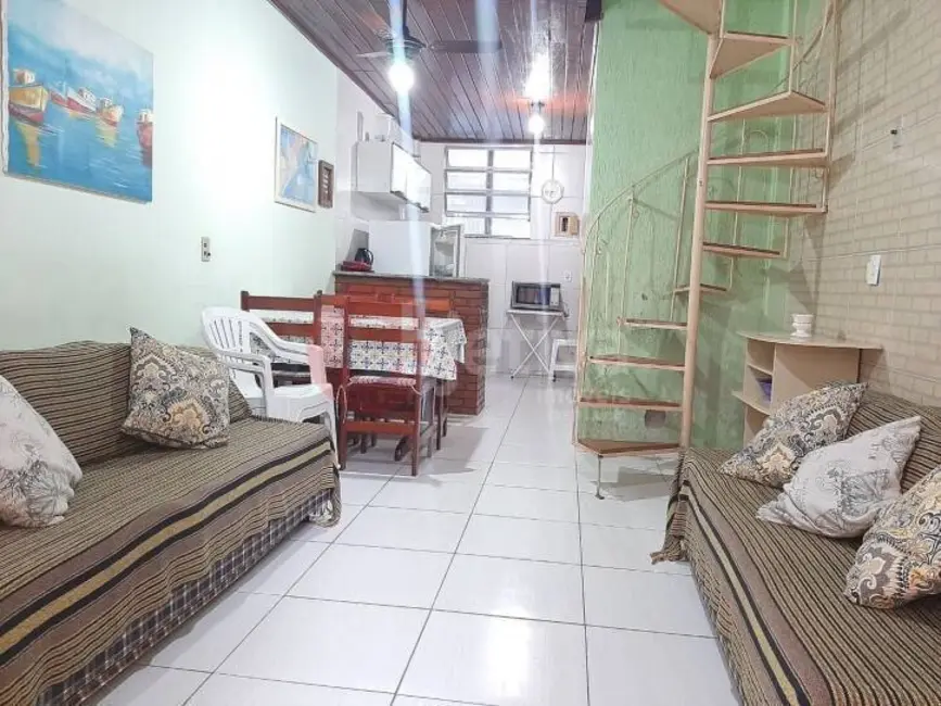 Foto 2 de Casa com 2 quartos à venda, 80m2 em Peró, Cabo Frio - RJ