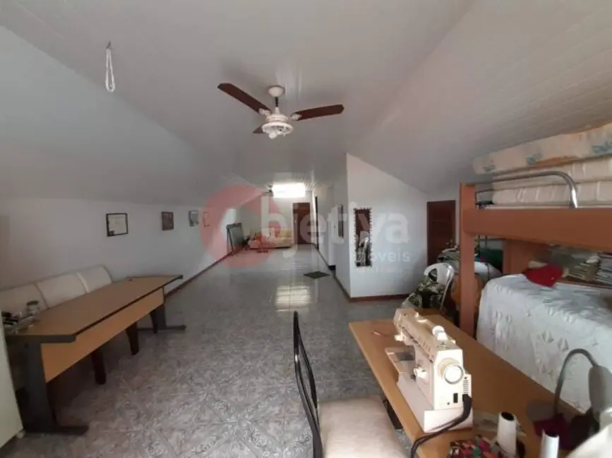 Casa com 6 quartos à venda, 260m2 em Arraial Do Cabo - RJ - imagem 5 Foto 5 de Casa com 6 quartos à venda, 260m2 em Arraial Do Cabo - RJ