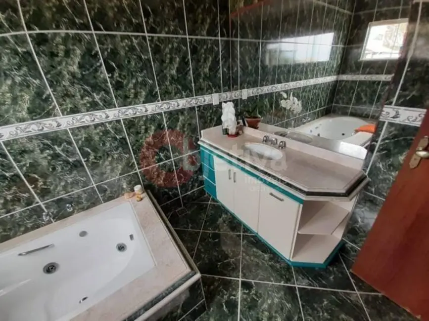 Casa com 6 quartos à venda, 260m2 em Arraial Do Cabo - RJ - imagem 8 Foto 8 de Casa com 6 quartos à venda, 260m2 em Arraial Do Cabo - RJ