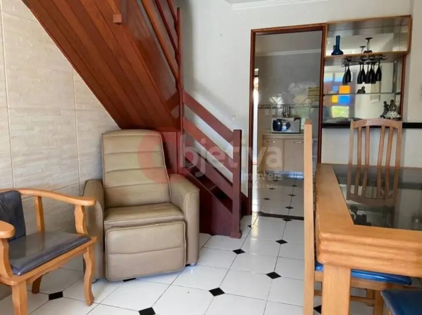 Foto 2 de Casa com 2 quartos à venda, 71m2 em Ogiva, Cabo Frio - RJ
