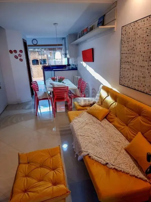 Foto 3 de Casa de Condomínio com 2 quartos para alugar, 95m2 em Ogiva, Cabo Frio - RJ