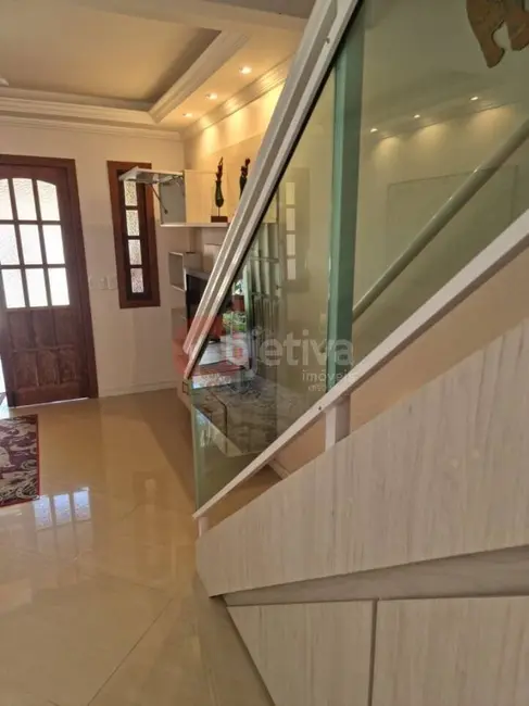 Foto 9 de Casa de Condomínio com 2 quartos para alugar, 95m2 em Ogiva, Cabo Frio - RJ