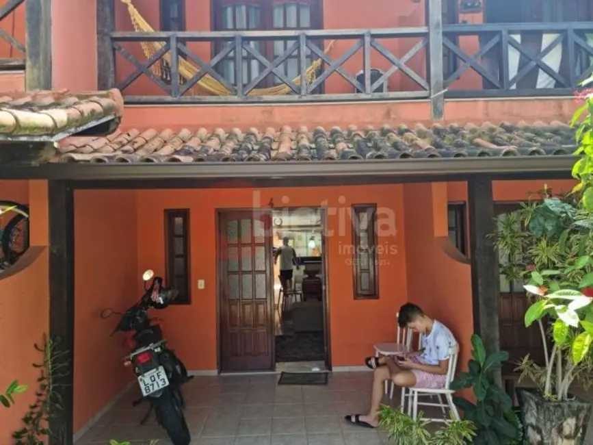 Foto 2 de Casa de Condomínio com 2 quartos para alugar, 95m2 em Ogiva, Cabo Frio - RJ