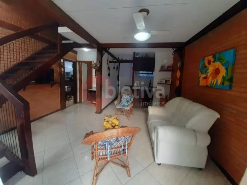Casa com 3 quartos à venda, 93m2 em Peró, Cabo Frio - RJ - imagem 3 Foto 3 de Casa com 3 quartos à venda, 93m2 em Peró, Cabo Frio - RJ