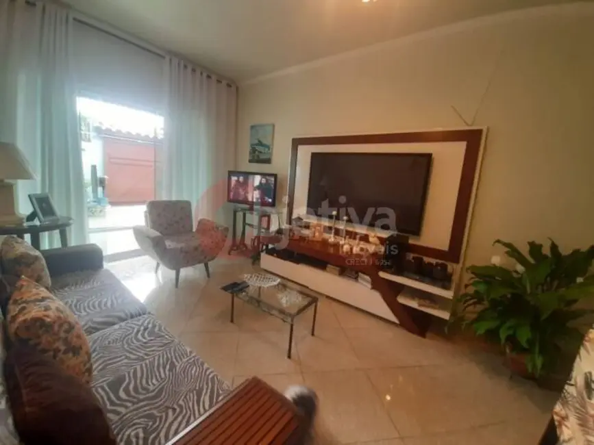 Foto 4 de Casa com 2 quartos à venda, 300m2 em Jardim Olinda, Cabo Frio - RJ