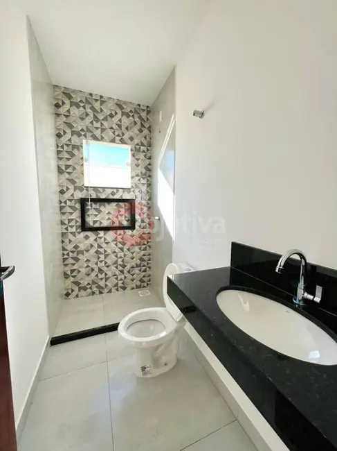 Foto 2 de Casa com 2 quartos à venda, 72m2 em Cabo Frio - RJ