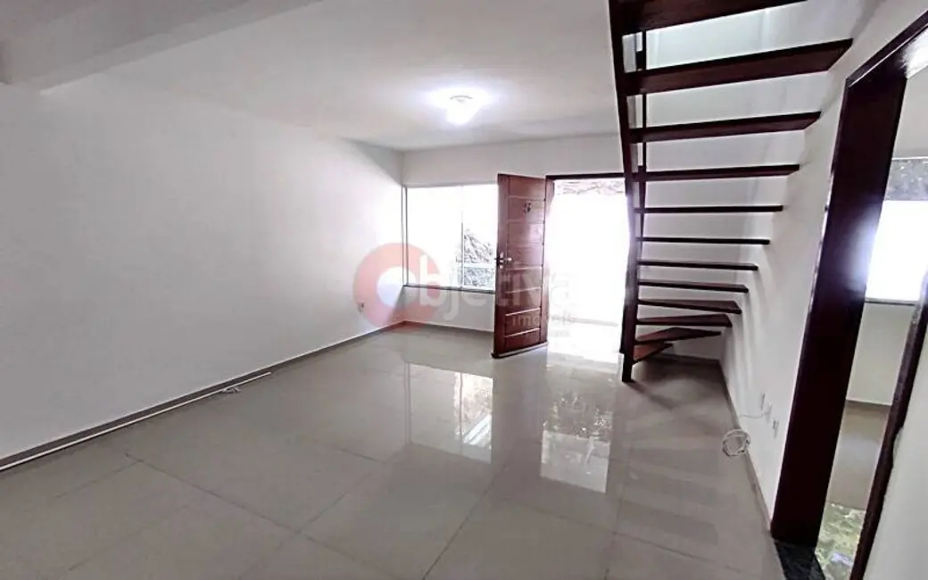 Foto 2 de Casa de Condomínio com 3 quartos à venda e para alugar, 90m2 em Ogiva, Cabo Frio - RJ