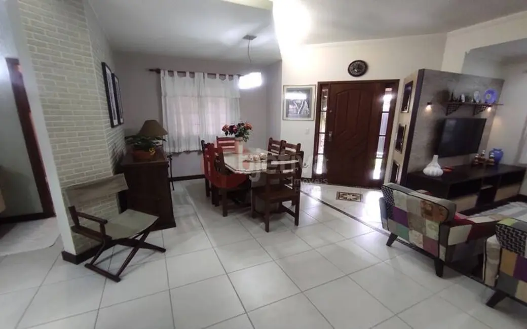 Foto 3 de Casa com 6 quartos à venda, 420m2 em Parque Central, Cabo Frio - RJ