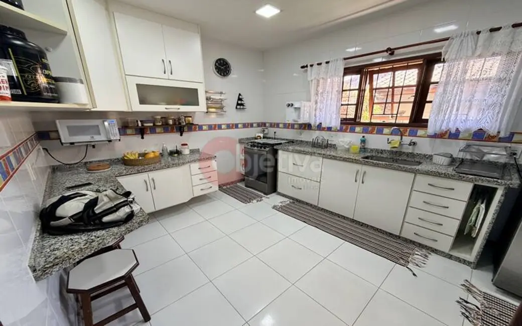 Foto 8 de Casa com 6 quartos à venda, 420m2 em Parque Central, Cabo Frio - RJ