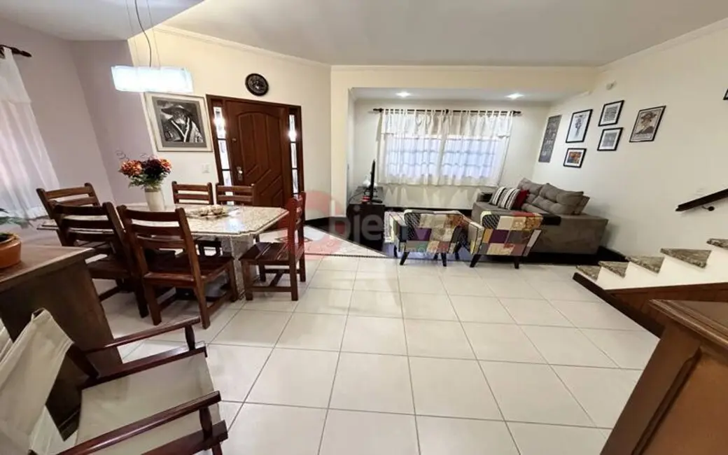 Foto 2 de Casa com 6 quartos à venda, 420m2 em Parque Central, Cabo Frio - RJ