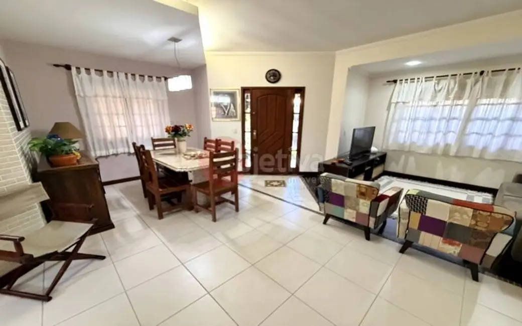 Foto 3 de Casa com 6 quartos à venda, 420m2 em Parque Central, Cabo Frio - RJ