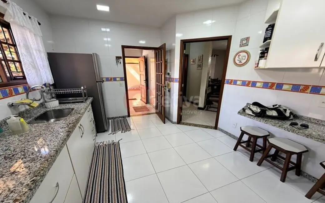 Foto 9 de Casa com 6 quartos à venda, 420m2 em Parque Central, Cabo Frio - RJ