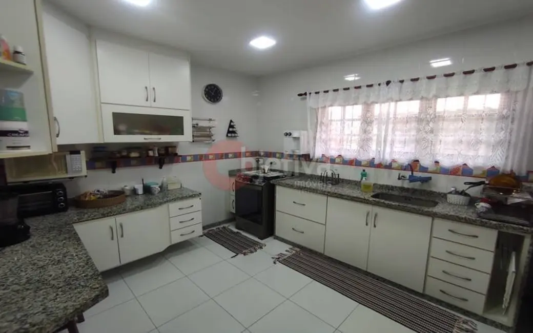 Foto 9 de Casa com 6 quartos à venda, 420m2 em Parque Central, Cabo Frio - RJ