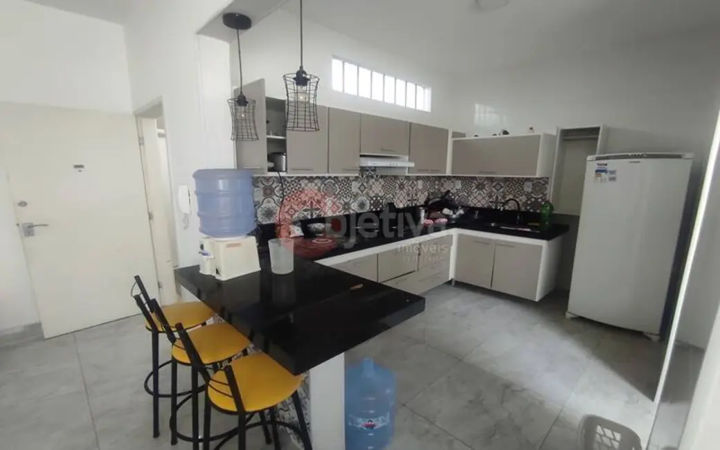 Apartamento com 2 quartos à venda, 80m2 em Centro, Cabo Frio - RJ - imagem 4 Foto 4 de Apartamento com 2 quartos à venda, 80m2 em Centro, Cabo Frio - RJ