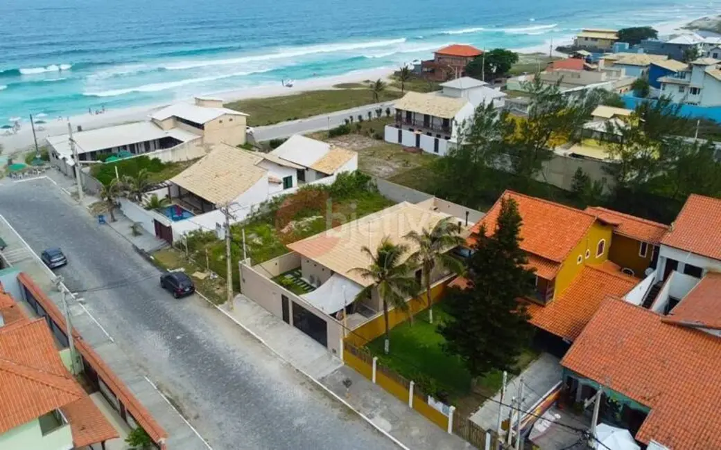 Foto 1 de Casa com 3 quartos à venda, 216m2 em Foguete, Cabo Frio - RJ