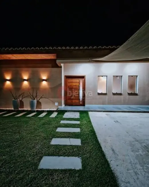 Foto 2 de Casa com 3 quartos à venda, 216m2 em Foguete, Cabo Frio - RJ