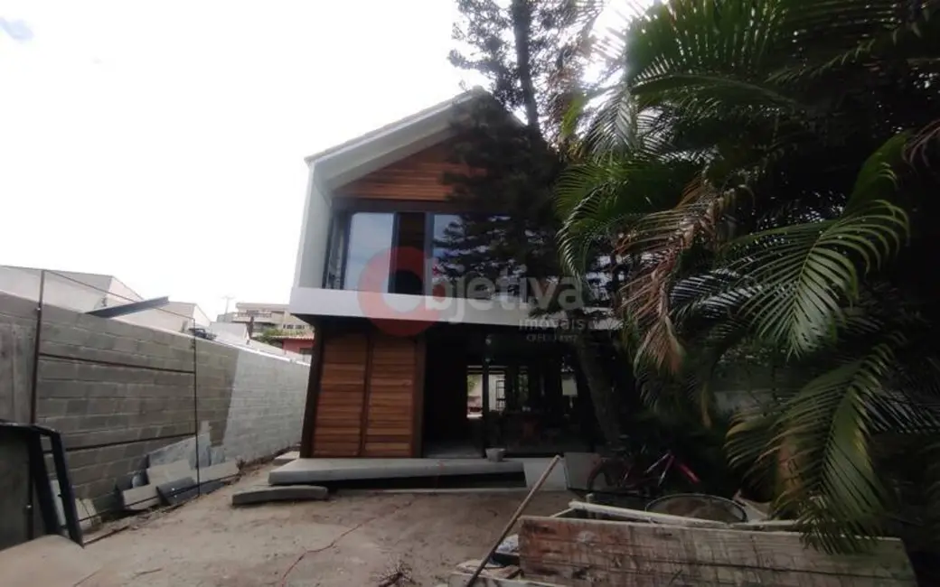 Foto 1 de Casa com 3 quartos à venda, 250m2 em Passagem, Cabo Frio - RJ