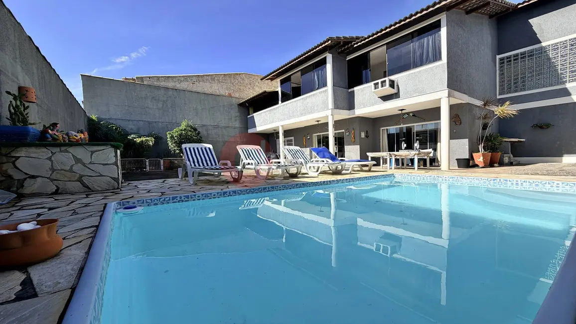 Foto 1 de Casa com 4 quartos à venda, 392m2 em Foguete, Cabo Frio - RJ