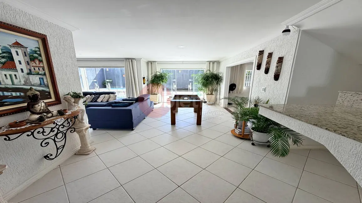 Foto 3 de Casa com 4 quartos à venda, 392m2 em Foguete, Cabo Frio - RJ