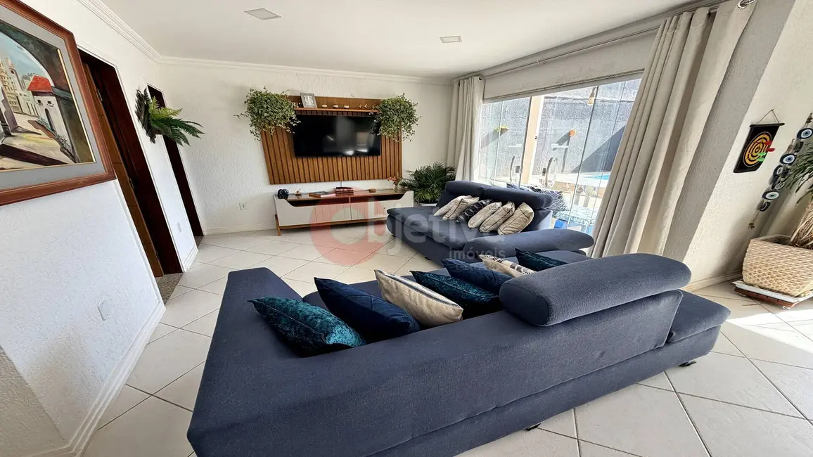 Foto 6 de Casa com 4 quartos à venda, 392m2 em Foguete, Cabo Frio - RJ