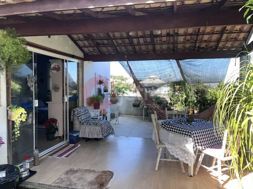 Foto 2 de Casa com 2 quartos à venda, 180m2 em Peró, Cabo Frio - RJ