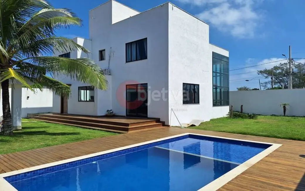 Foto 1 de Casa com 4 quartos à venda, 250m2 em Foguete, Cabo Frio - RJ