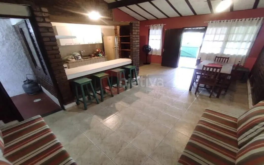 Casa de Condomínio com 2 quartos à venda, 100m2 em Palmeiras, Cabo Frio - RJ - imagem 3 Foto 3 de Casa de Condomínio com 2 quartos à venda, 100m2 em Palmeiras, Cabo Frio - RJ