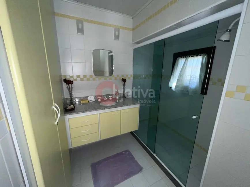 Casa com 6 quartos à venda, 364m2 em Praia Linda, Sao Pedro Da Aldeia - RJ - imagem 5 Foto 5 de Casa com 6 quartos à venda, 364m2 em Praia Linda, Sao Pedro Da Aldeia - RJ