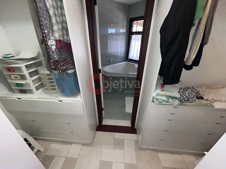 Casa com 6 quartos à venda, 364m2 em Praia Linda, Sao Pedro Da Aldeia - RJ - imagem 9 Foto 9 de Casa com 6 quartos à venda, 364m2 em Praia Linda, Sao Pedro Da Aldeia - RJ