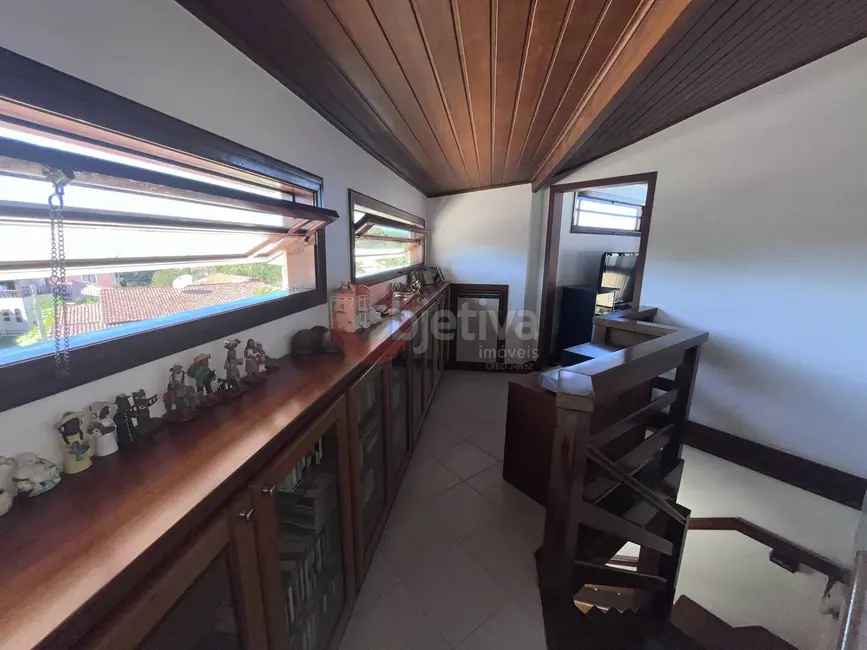 Casa com 6 quartos à venda, 364m2 em Praia Linda, Sao Pedro Da Aldeia - RJ - imagem 6 Foto 6 de Casa com 6 quartos à venda, 364m2 em Praia Linda, Sao Pedro Da Aldeia - RJ