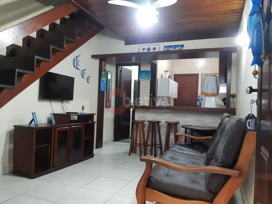 Foto 2 de Casa de Condomínio com 3 quartos à venda, 81m2 em Peró, Cabo Frio - RJ